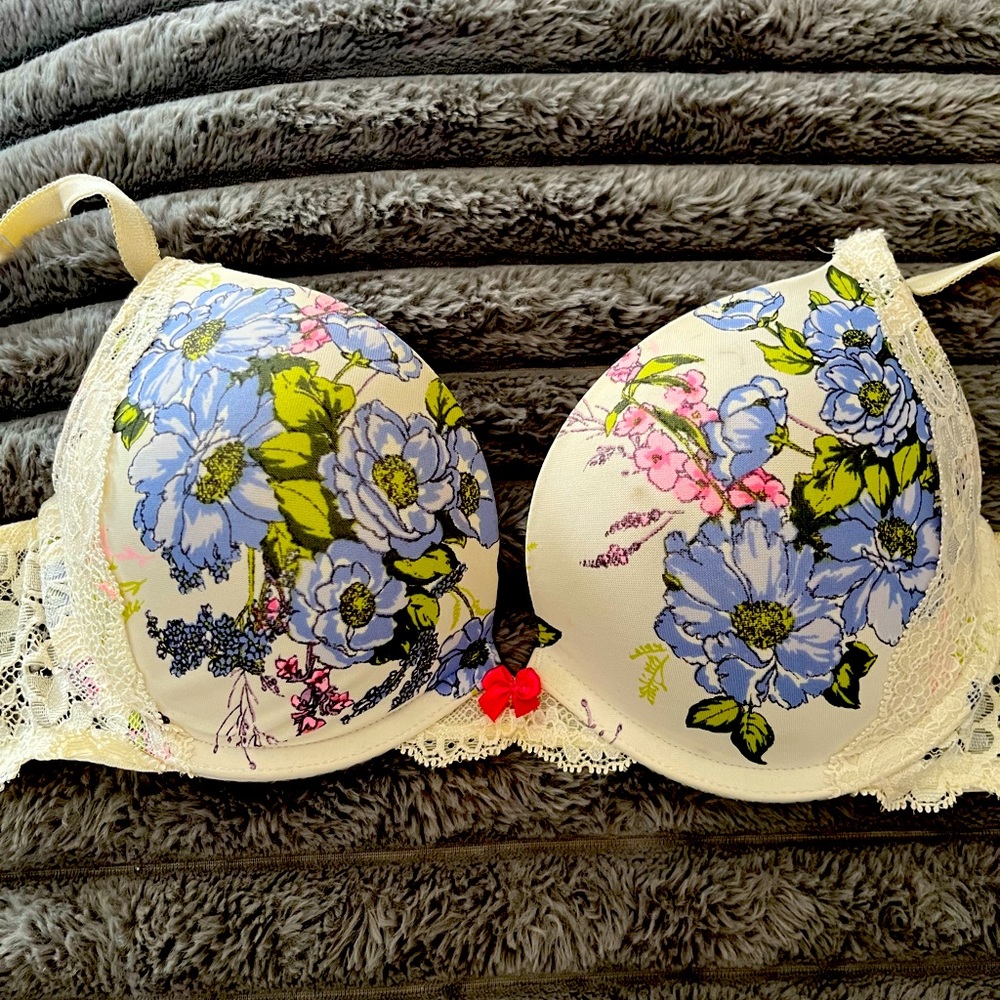 Sexy Victoria Secret 34C